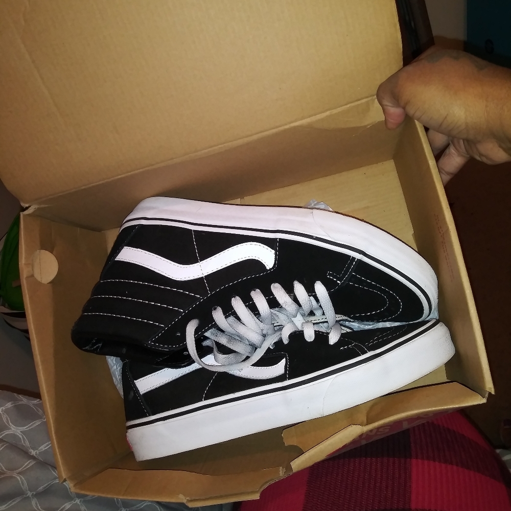 Shoes - Picture 4 of 4